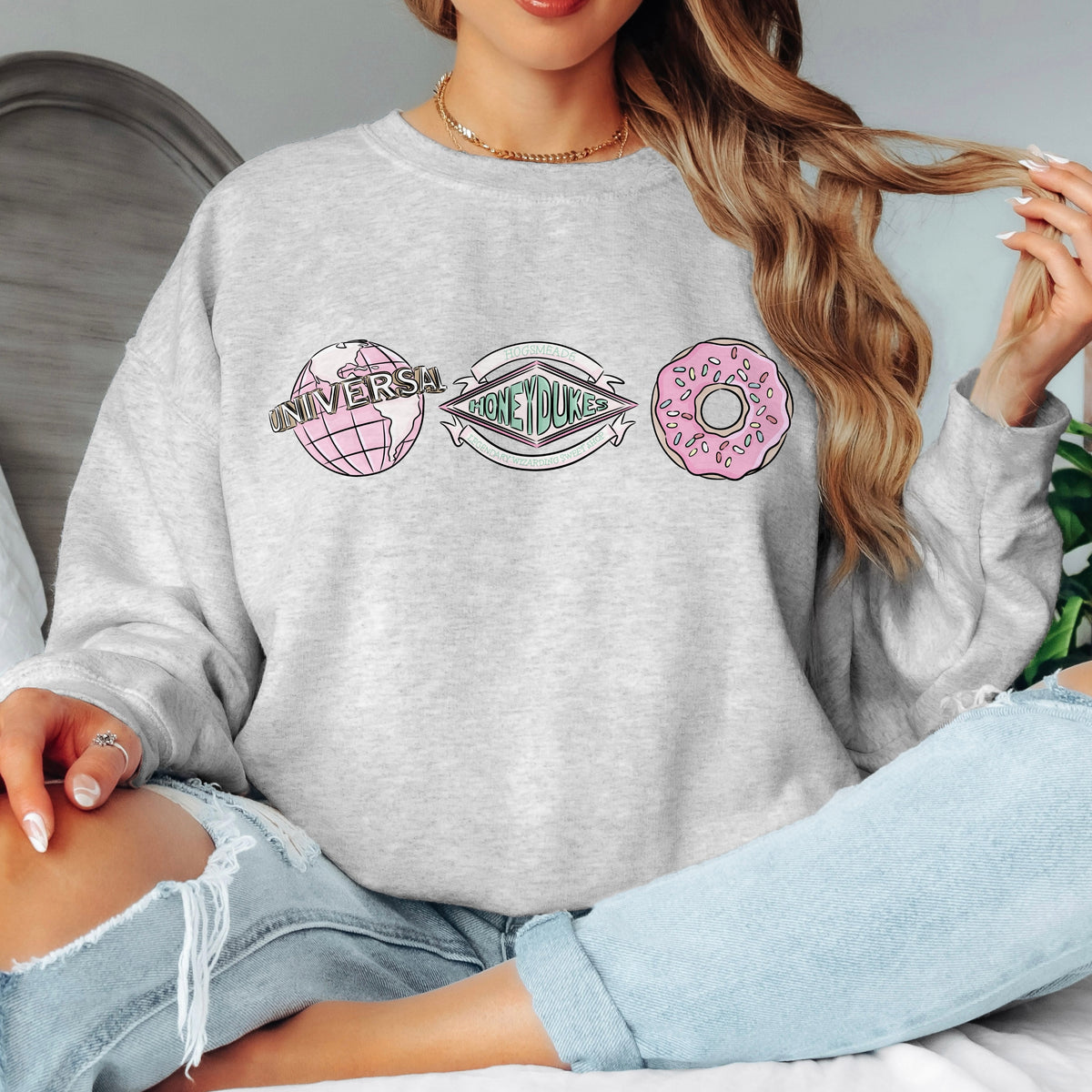 UNIVERSAL HONEYDUKES SIMPSONS PINK DOUGHNUT SWEATSHIRT