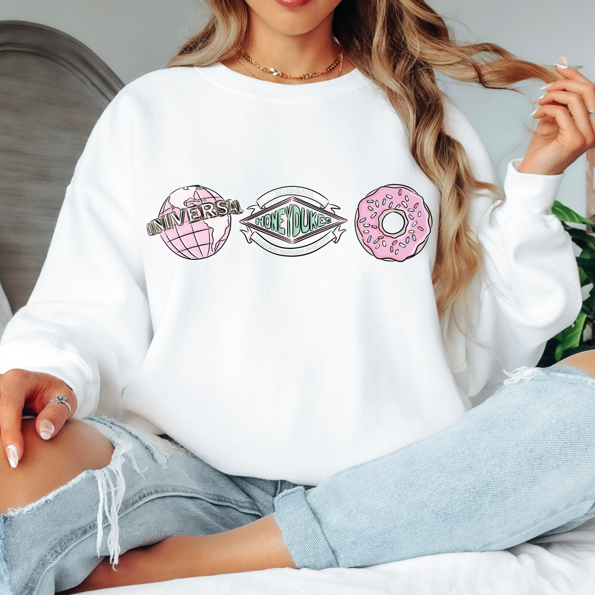 UNIVERSAL HONEYDUKES SIMPSONS PINK DOUGHNUT SWEATSHIRT